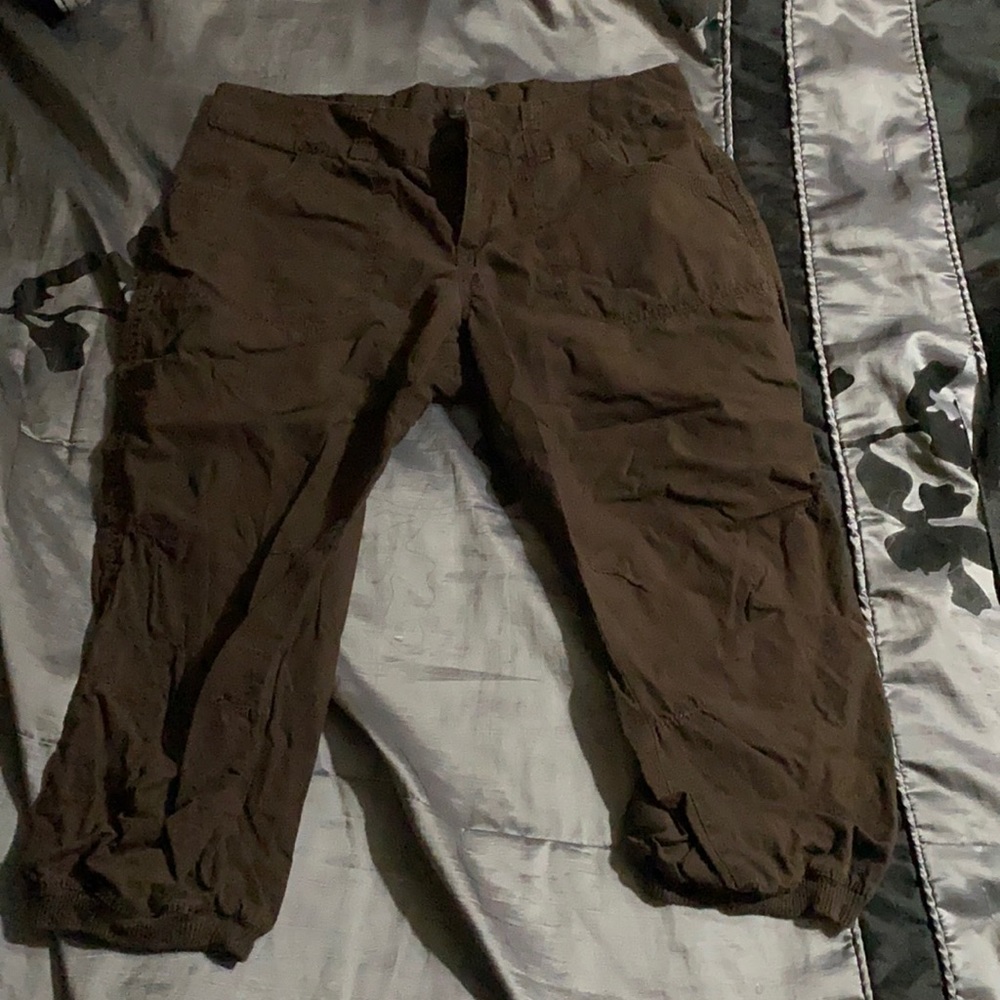 Brown capris